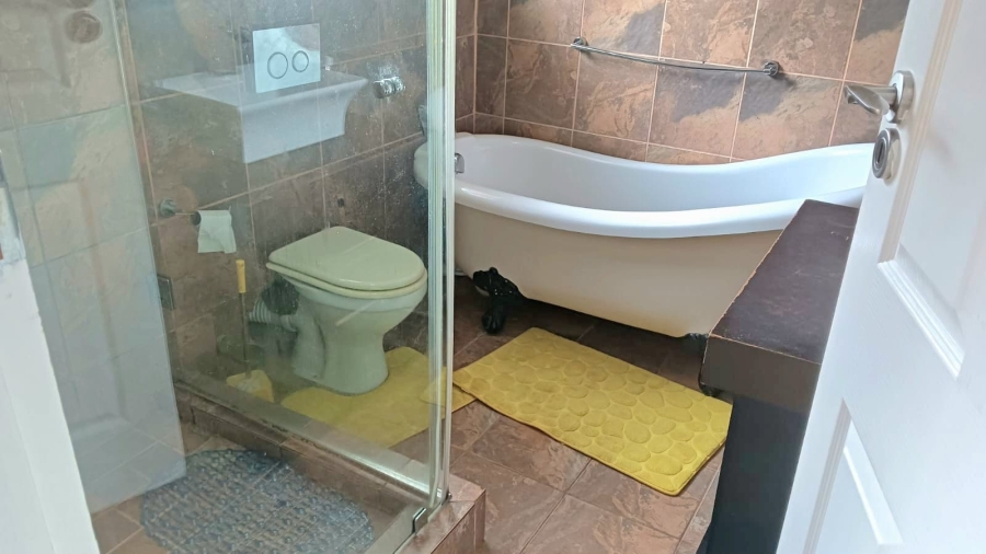 5 Bedroom Property for Sale in Gonubie Eastern Cape